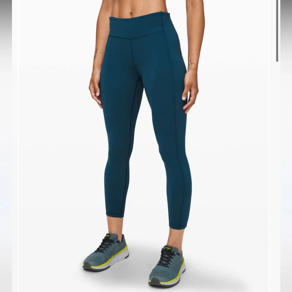 Lululemon Speed Up Tight 25" in Night Diver Blue Women’s Size 4